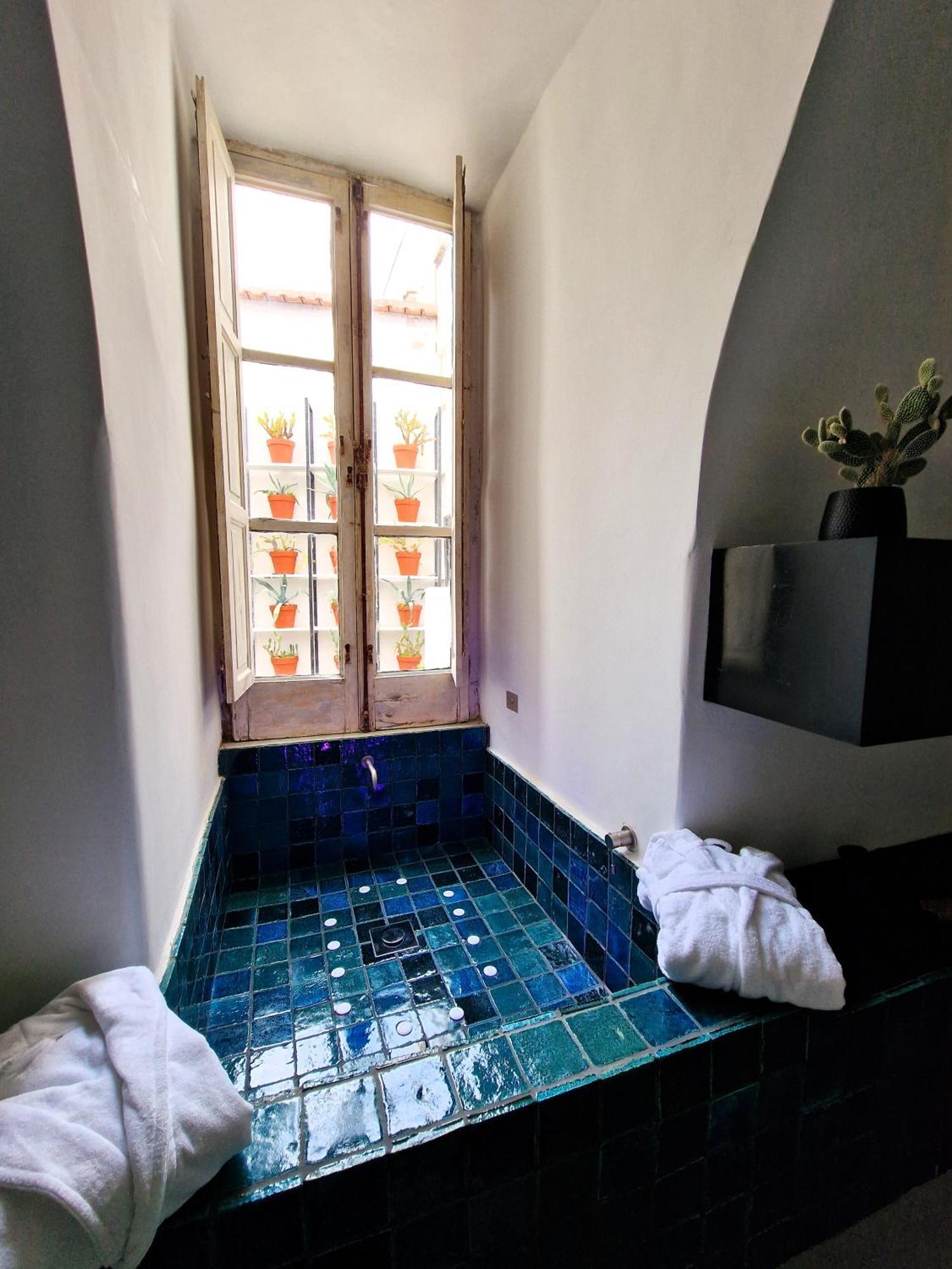 Capri Kronos Design Suites - 2 King Beds, With Gym, Spa & Jacuzzi Anacapri  Dış mekan fotoğraf